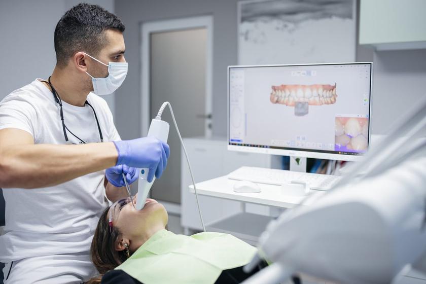 Erzincan diş hekimi 3D intraoral tarayıcı ile dijital diş taraması yapıyor